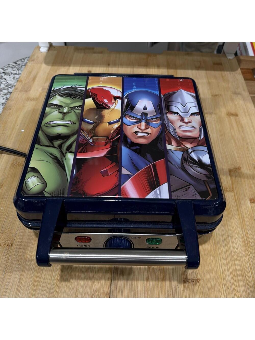 Marvel MVA-281 4-Slice 4.25" Square Avengers Icons Waffle Maker *